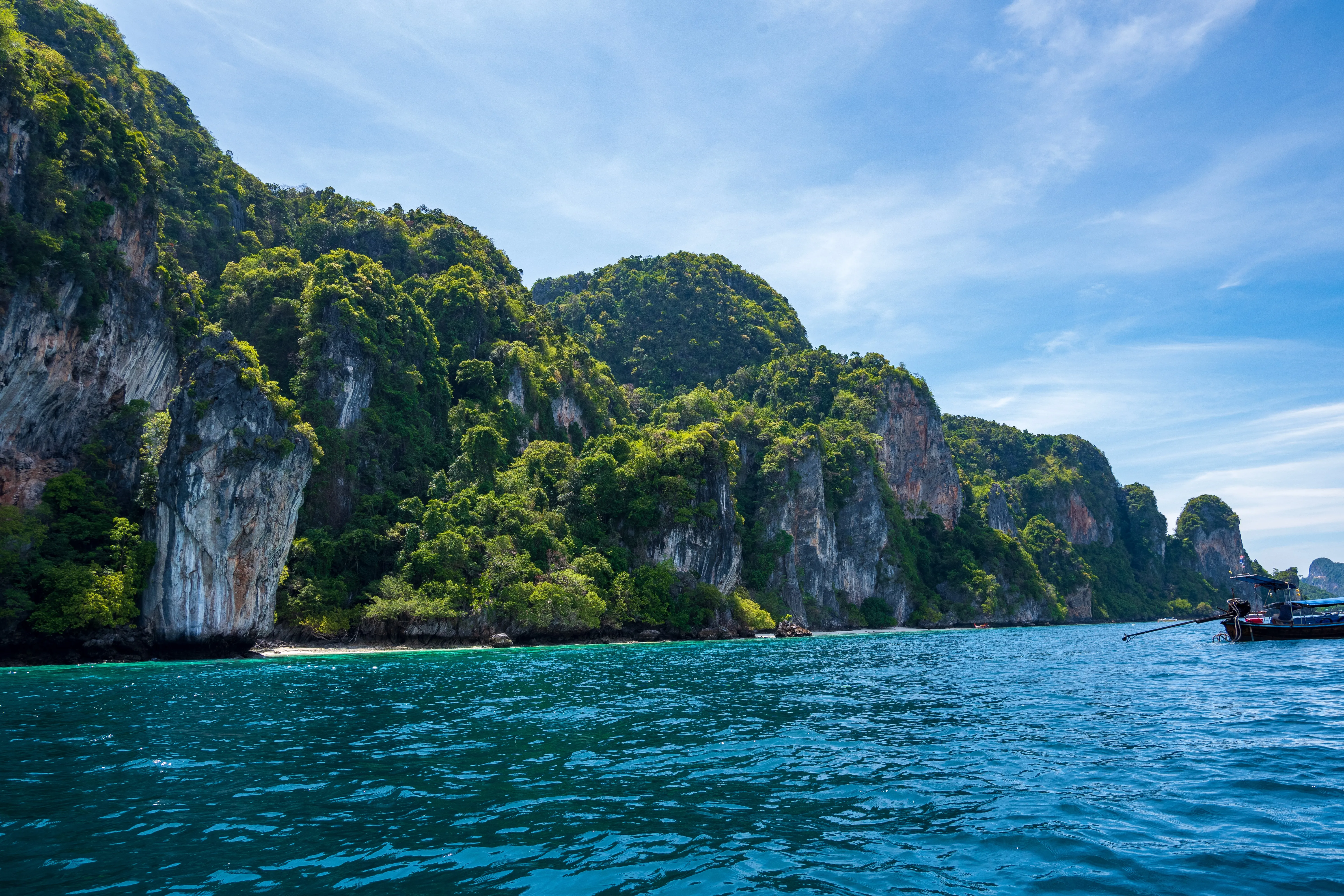Phuket Adventure: 3 Days of Thrills and Tranquility zg305y