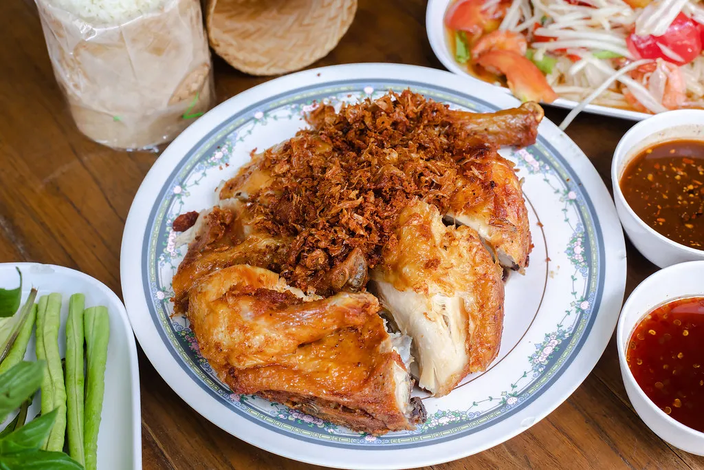 Holicay's Recommendations: 10 Must-Eats For First-Timers In Bangkok yfv7pi