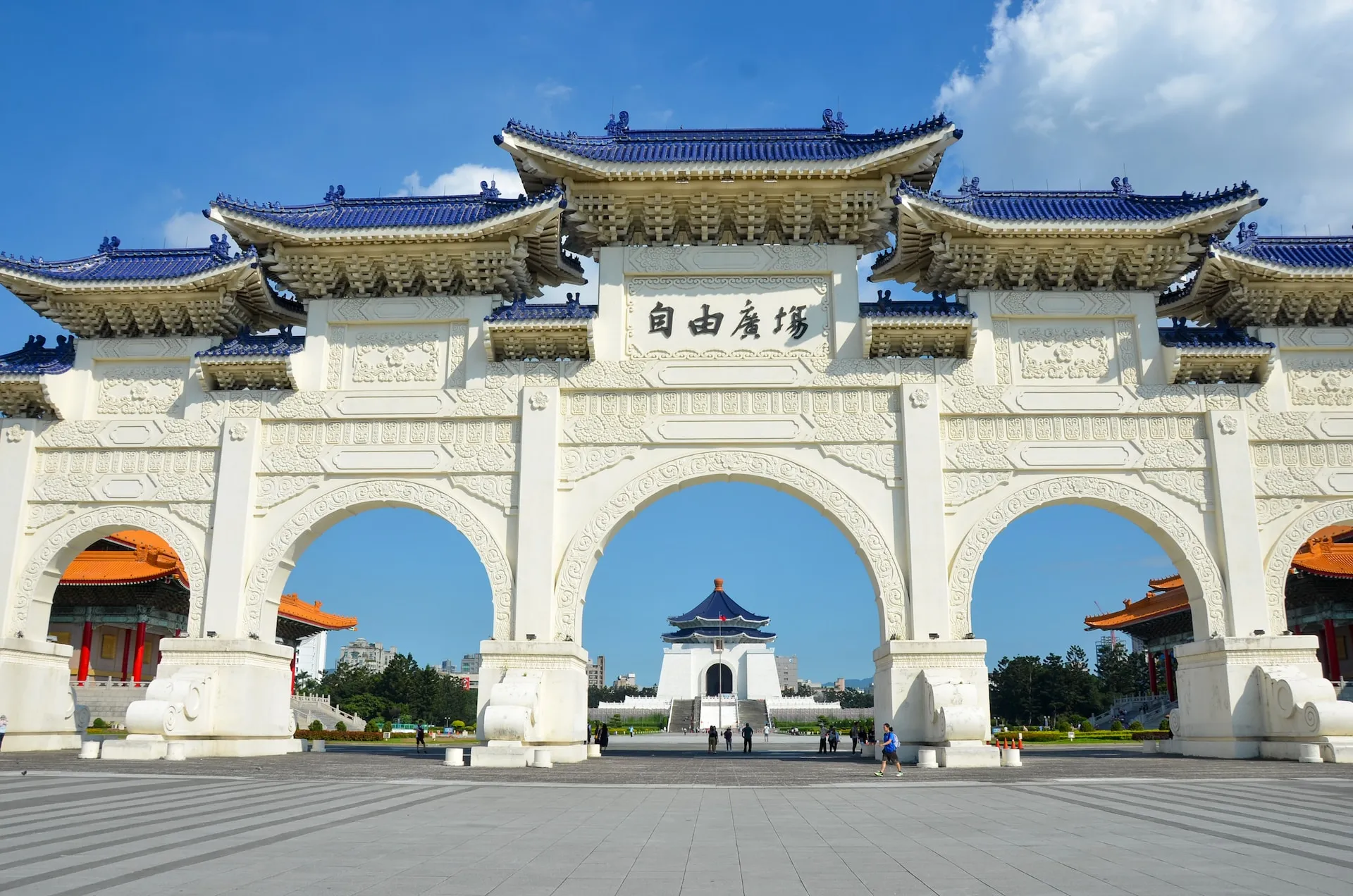 3-Day Taipei Itinerary: Temples, Night Markets, Taipei Views, National Palace Museum + Jiufen Day Trip 81e53t