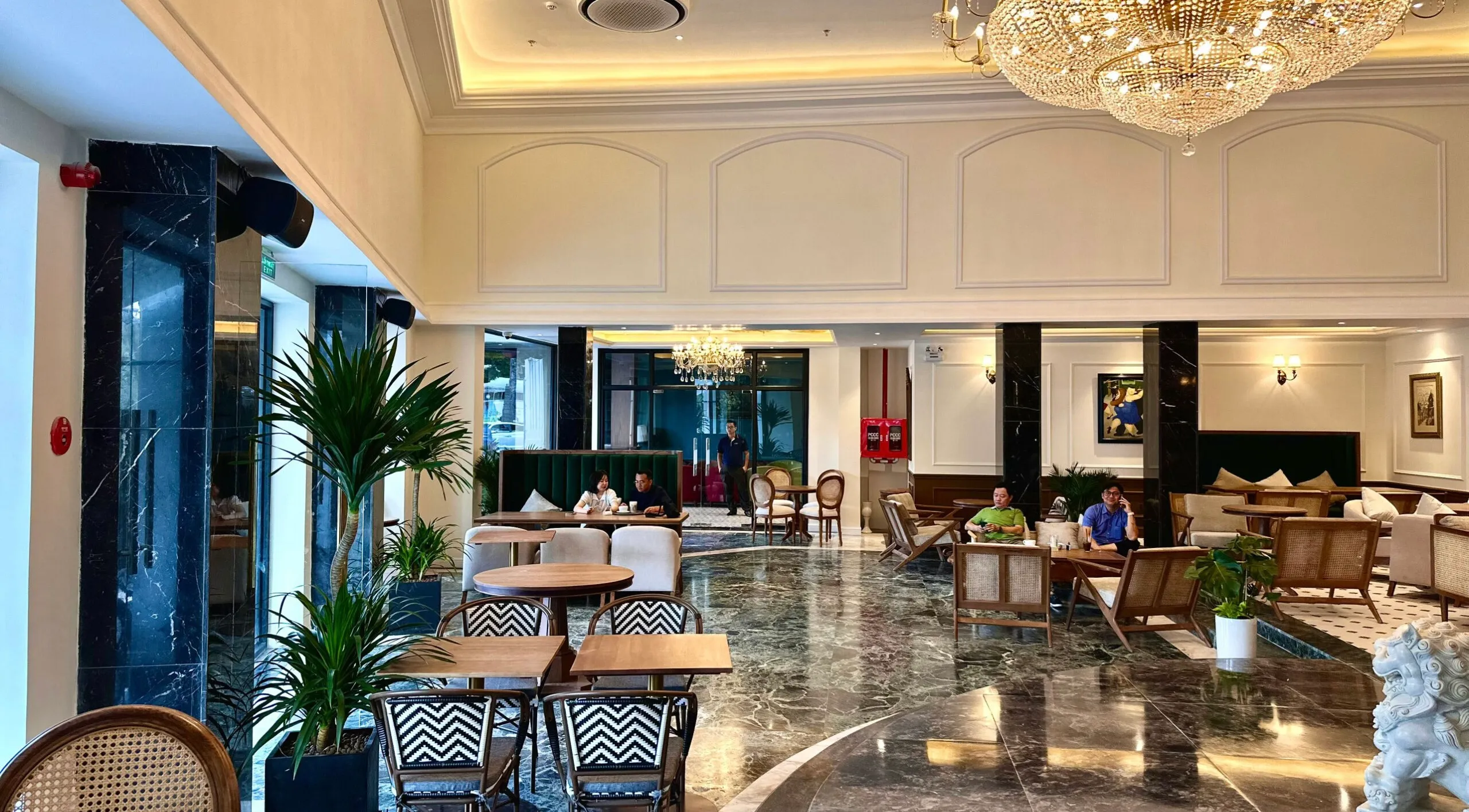 HCMC Cafe List (My top 10 go-to spots!) 69nr1a