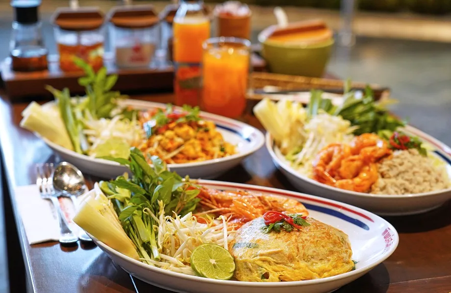 Holicay's Recommendations: 10 Must-Eats For First-Timers In Bangkok yfv7pi