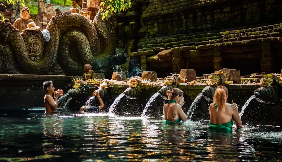 Family retreat to Bali for water fun and nature y67nq8