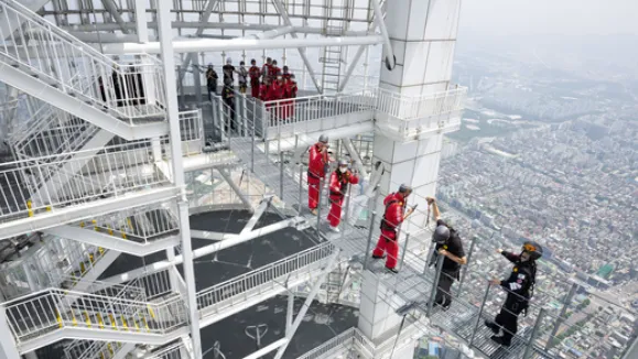 Sky bridge tour @ Seoul Sky (Lotte Tower)