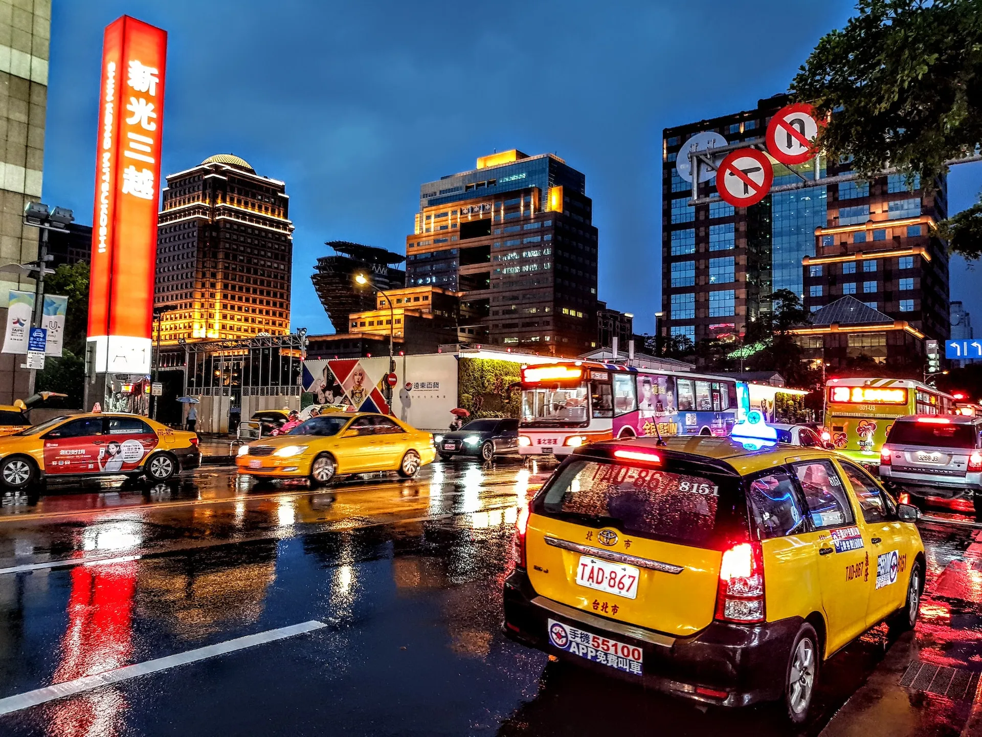 3-Day Taipei Itinerary: Temples, Night Markets, Taipei Views, National Palace Museum + Jiufen Day Trip 81e53t