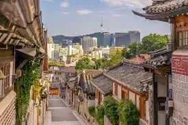 https://api.holicay.com/uploads/bukchon_hanok_village_990502b6ff.webp