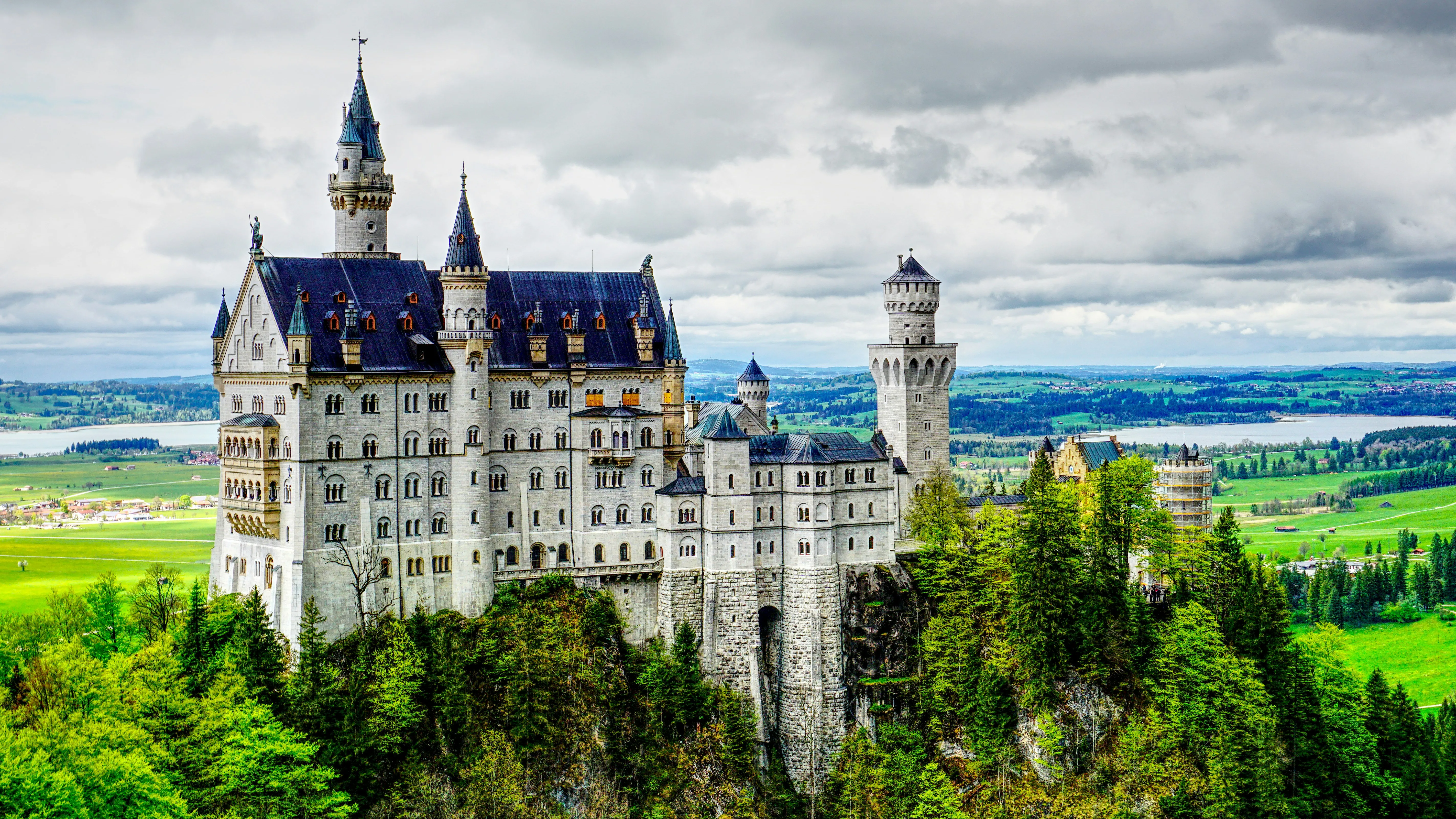 Munich: Past, Peace, and Palaces ukm9kb