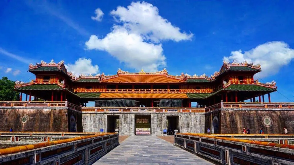 anetgoesaround 4D3N in Hue, Hoi An, Da Nang. cdopyx
