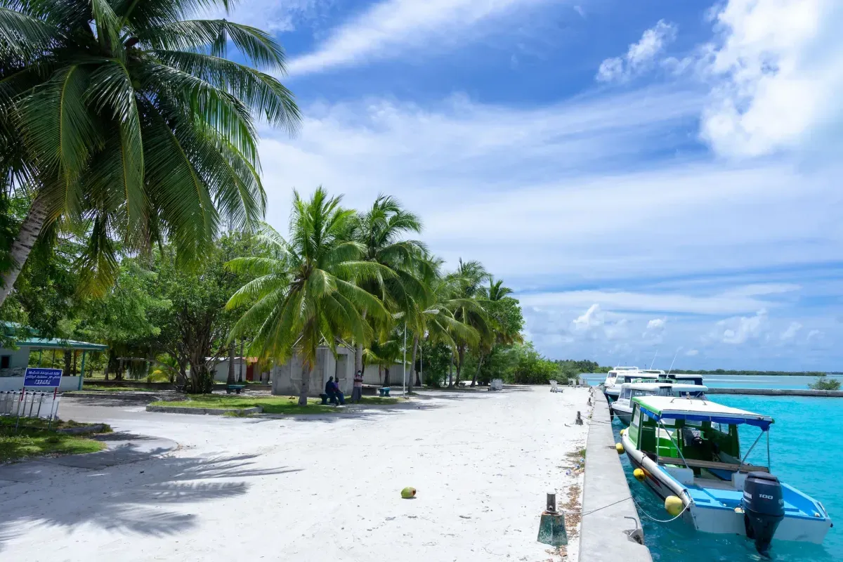 https://api.holicay.com/uploads/large_16787cc1-webp-pexels-asad-photo-maldives-9500417.webp