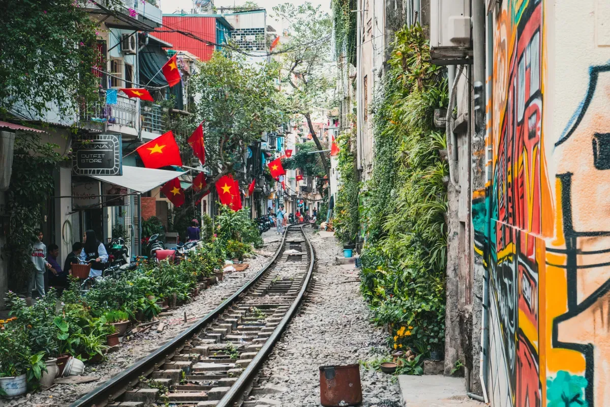 https://api.holicay.com/uploads/large_2f115236-webp-silver-ringvee-niFWqrLdjlE-unsplash.webp