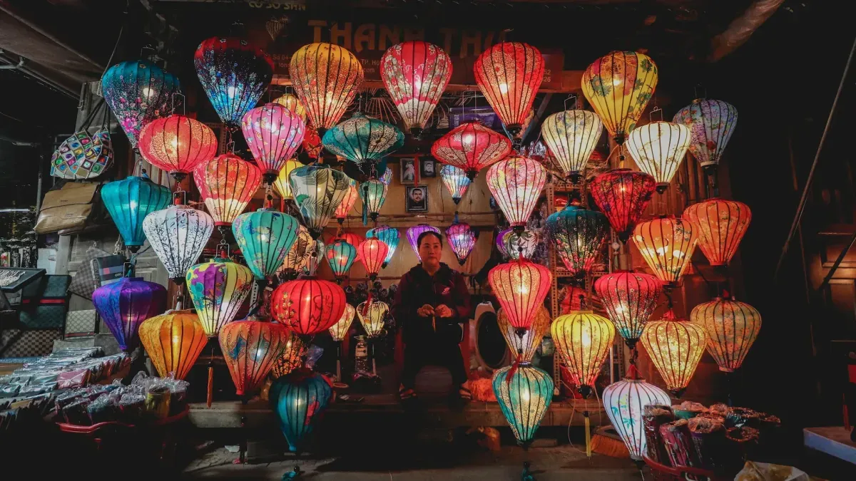 https://api.holicay.com/uploads/large_338bad6b-webp-ethan-hu-mod_BUOxXh8-unsplash.webp