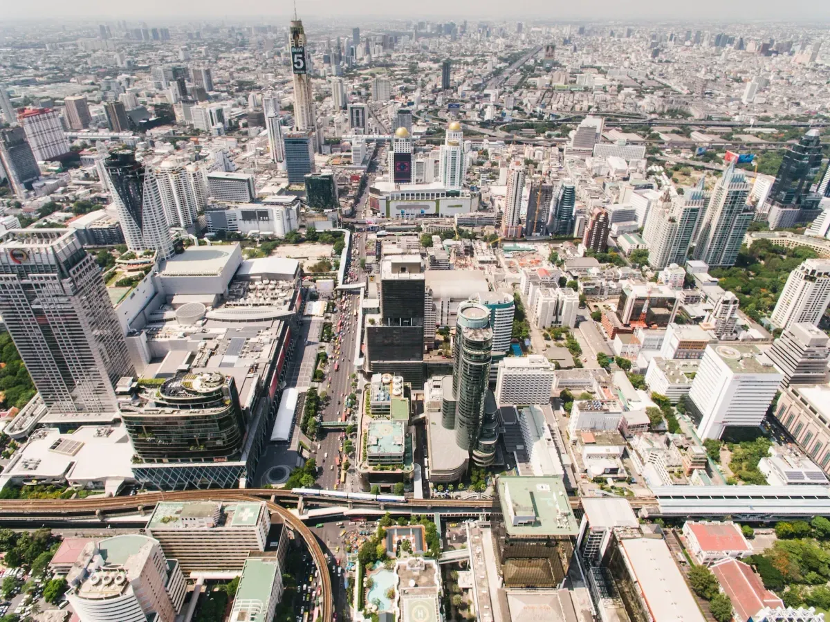 https://api.holicay.com/uploads/large_6f5c711b-webp-pexels-mikhail-nilov-8299703.webp