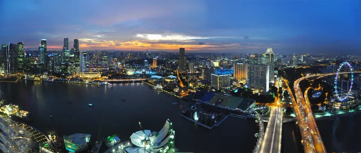 https://api.holicay.com/uploads/large_Night-view-Singapore_b622635051.webp