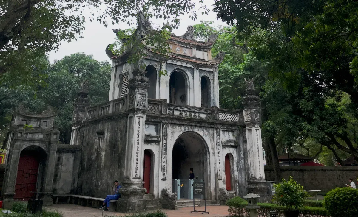 https://api.holicay.com/uploads/large_PHLOW_PHOTO_20241105_2127_0001_Original_fd9daa8a63.webp
