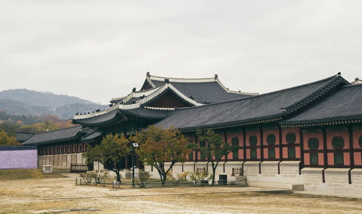 https://api.holicay.com/uploads/large_c2d5e8a0-webp-pexels-tranmautritam-380707%20(1).webp