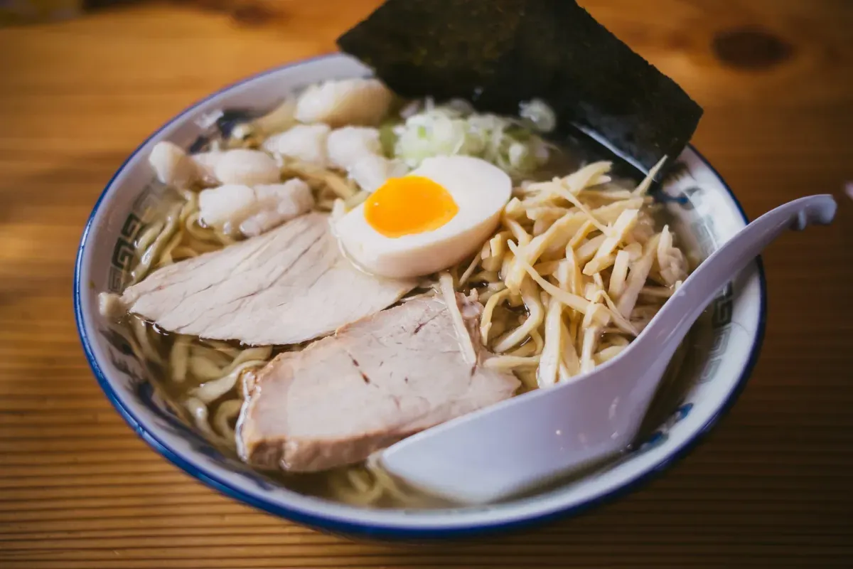 https://api.holicay.com/uploads/large_d9f0bc79-webp-pexels-quang-anh-ha-nguyen-884600.webp