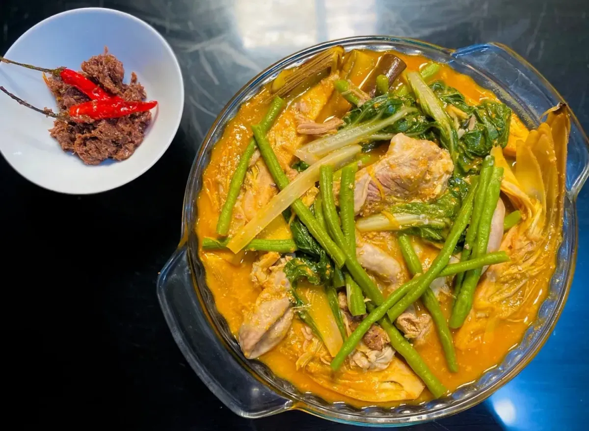 https://api.holicay.com/uploads/large_de9095f1-webp-stock-photo-home-made-kare-kare-with-bagoong-1725541183-transformed.webp
