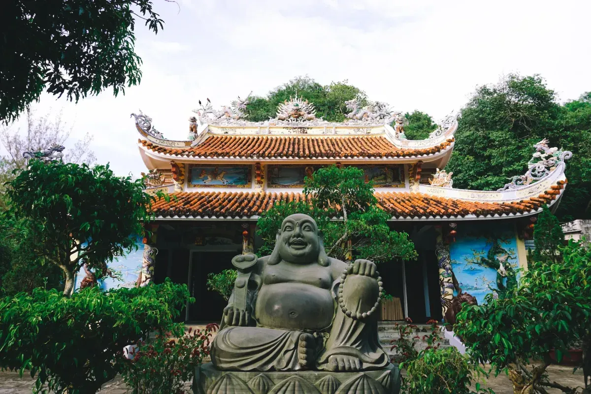 https://api.holicay.com/uploads/large_fe057947-webp-jack-young-Ds9P_c-lwMk-unsplash%20(1).webp