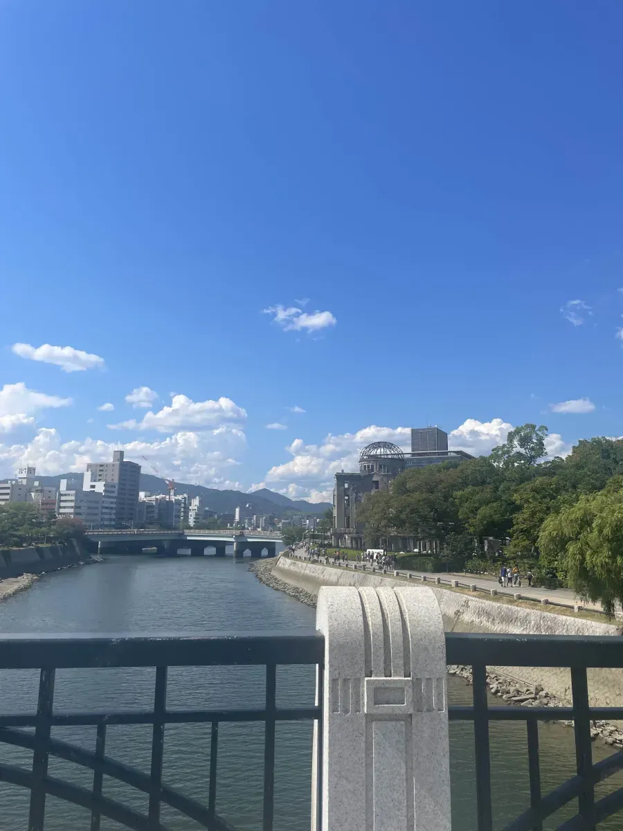 https://api.holicay.com/uploads/large_hiroshima2_e64722cfde.webp