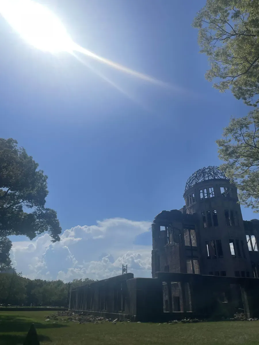 https://api.holicay.com/uploads/large_hiroshima4_324cf59bc2.webp