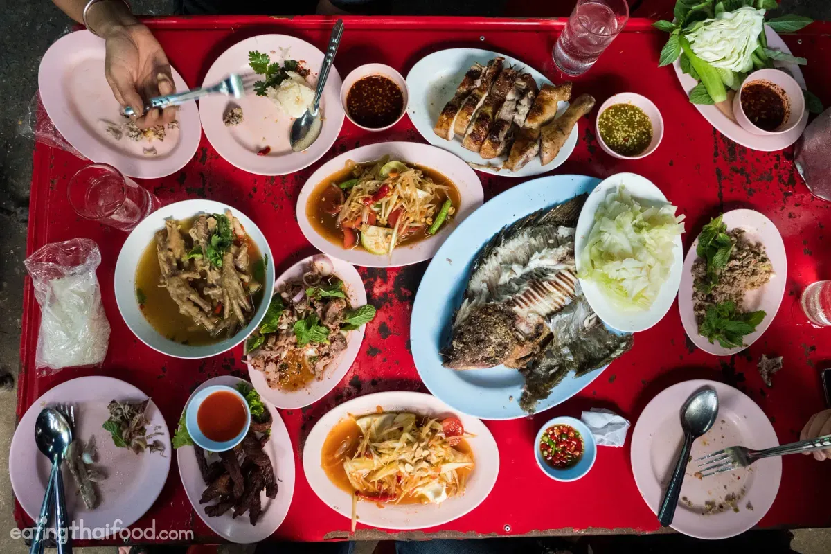 https://api.holicay.com/uploads/large_laab-udon-bangkok-39_419dc47083.webp