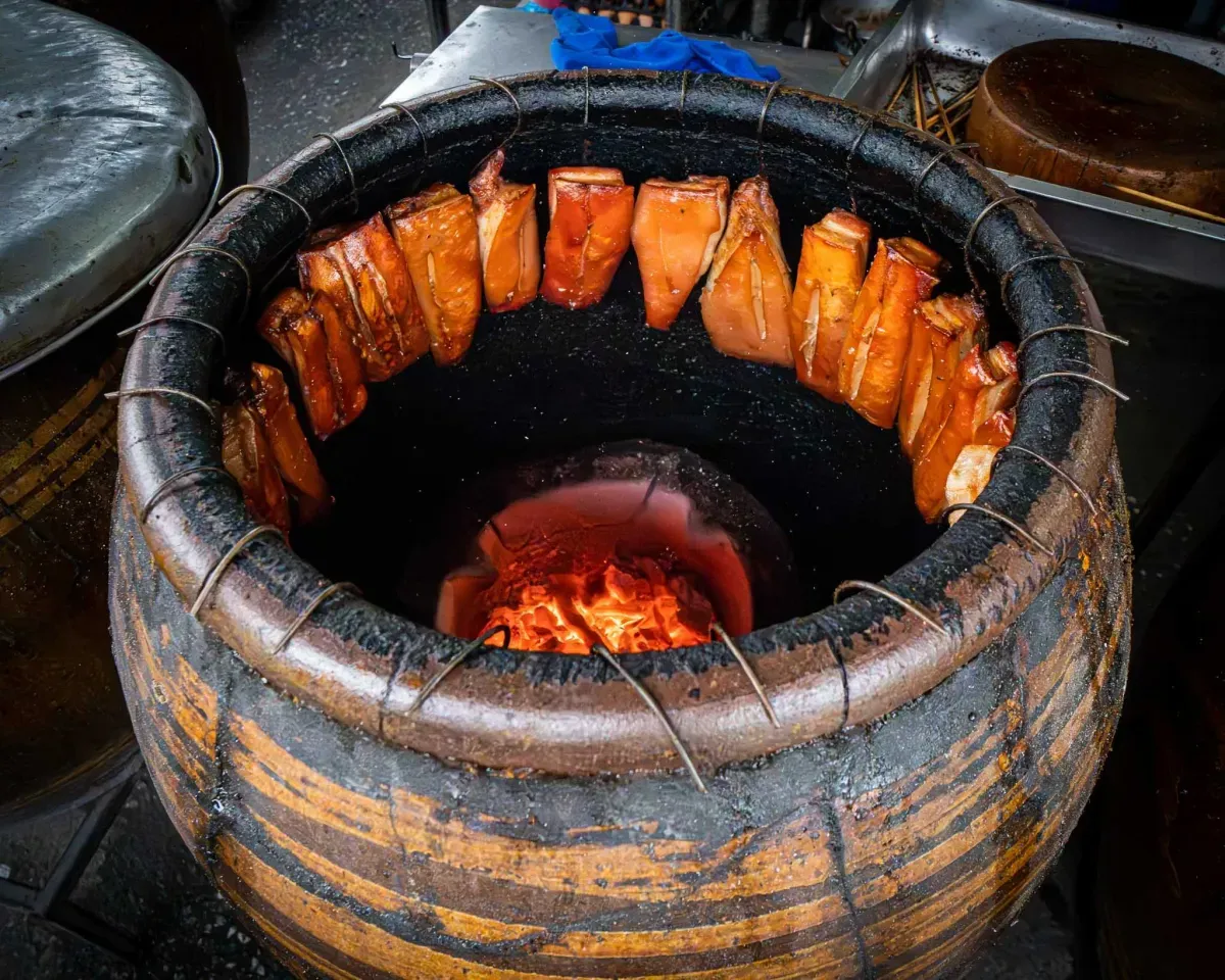 https://api.holicay.com/uploads/large_neng-earthen-jar-roast-pork_a4fcbc4cb1.webp