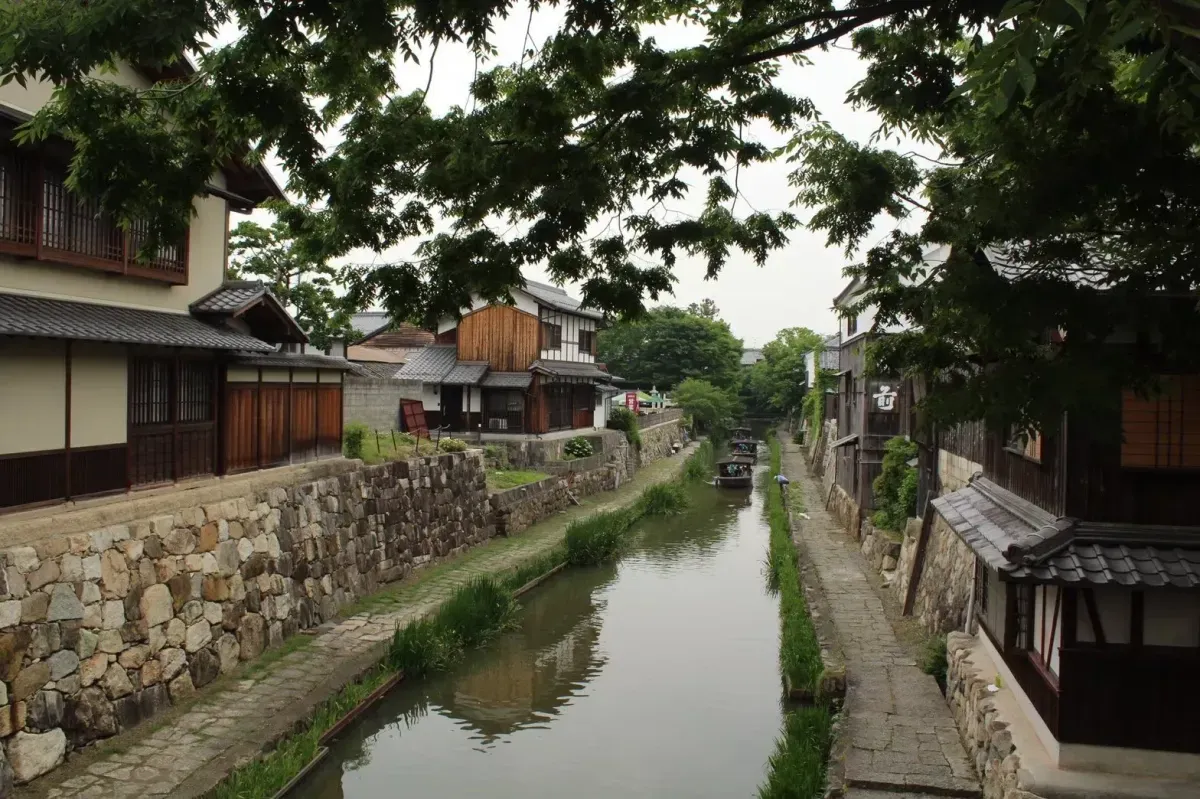 https://api.holicay.com/uploads/large_omihachiman_99a5473179.webp