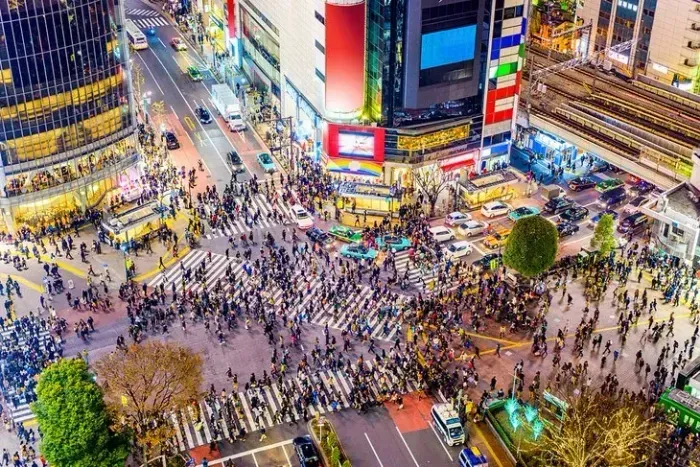 https://api.holicay.com/uploads/medium_3612e769-webp-japan-tokyo-top-attractions-things-to-do-take-walk-at-shibuya-crossing_ccdf2c48a4.webp