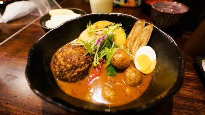 https://api.holicay.com/uploads/medium_Hamburger-Soup-Curry-Okushiba_8eb20b311d.webp