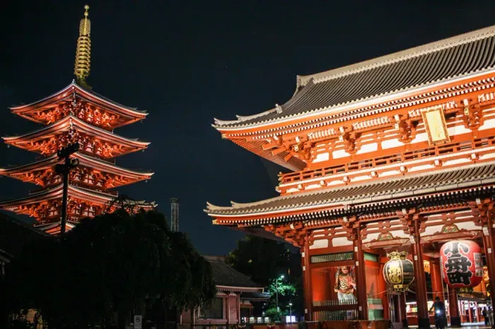 https://api.holicay.com/uploads/medium_asakusa-sensoji-at-night-resized-8-1024x681_e4ab98d97d.webp