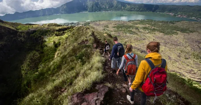 https://api.holicay.com/uploads/medium_f2906288-webp-Intrepid-Travel-bali_mt_batur_hikers-1.webp