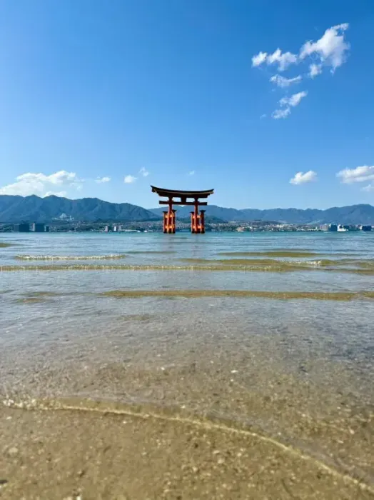 https://api.holicay.com/uploads/medium_hiroshima8_d8149fb4f9.webp