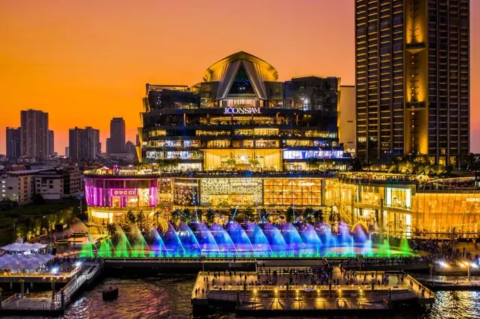https://api.holicay.com/uploads/medium_iconsiam-07_2e107c6248.webp