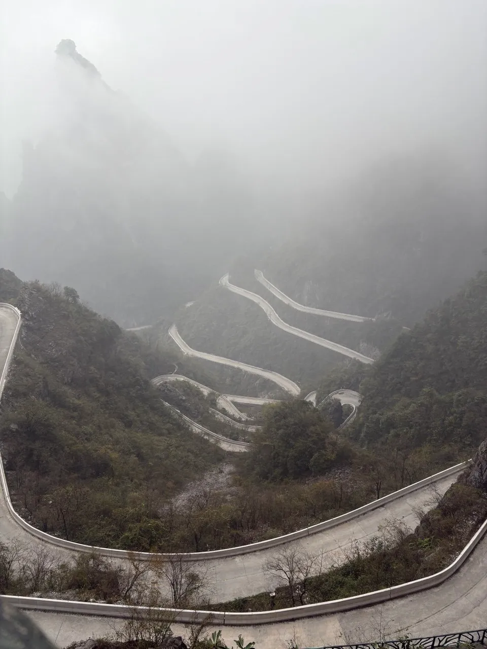 4 Days in Zhangjiajie: A Breathtaking Journey Through the Avatar Mountains  rj1neu