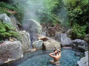 https://api.holicay.com/uploads/small_b06dc834-webp-hotspring.webp